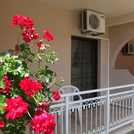 Toula'S Apartments ซีดารี ภายนอก รูปภาพ