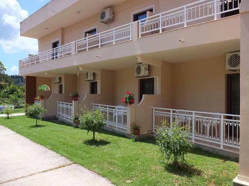 Toula'S Apartments ซีดารี ภายนอก รูปภาพ
